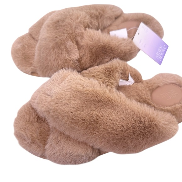 STARS ABOVE NWT Fuzzy Faux Fur Slippers in Tan Size 9/10 - Picture 8 of 8